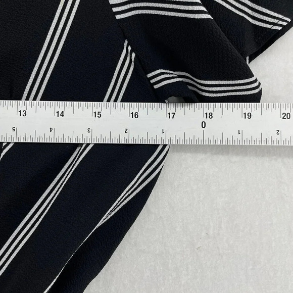 Monteau Jumpsuit Women's Sz M Black Striped V-Neck Wide-Leg Flutter Sleeve - Picture 3 of 14